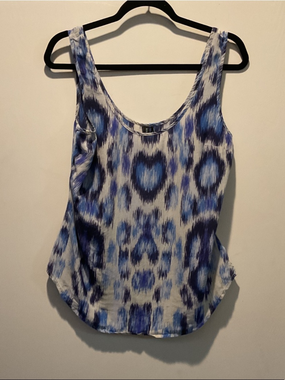 Guess by Marciano Blue and White Ikat Scoop Tank